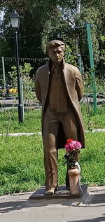 В городском парке открыта скульптура поэта Евгения Тареева